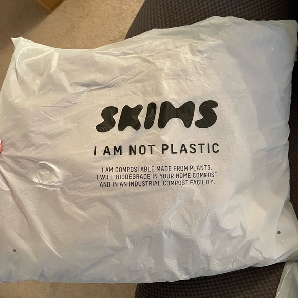 READY TO SHIP - SKIMS BOYFRIEND FLEECE HOODIE - DESERT - SIZE SMALL - Picture 4 of 7